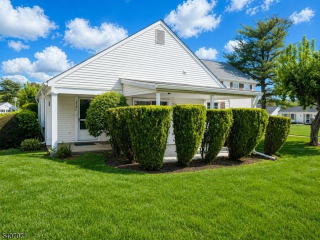 220 Manchester Ln, Monroe Twp., NJ 08831
