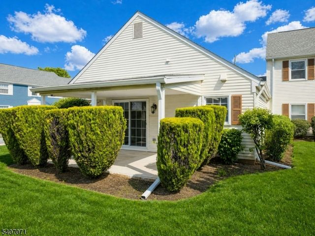 220 Manchester Ln, Monroe Twp., NJ 08831