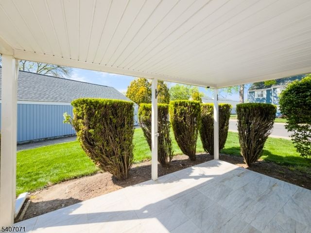 220 Manchester Ln, Monroe Twp., NJ 08831
