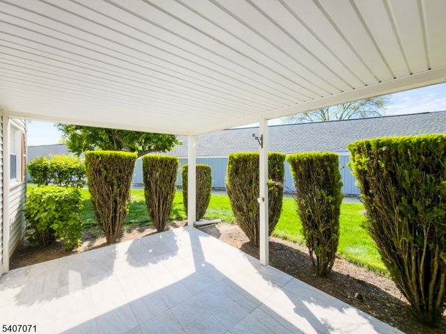 220 Manchester Ln, Monroe Twp., NJ 08831
