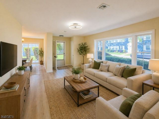 220 Manchester Ln, Monroe Twp., NJ 08831