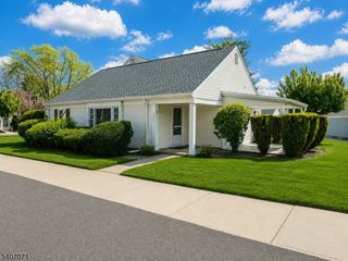 220 Manchester Ln, Monroe Twp., NJ 08831