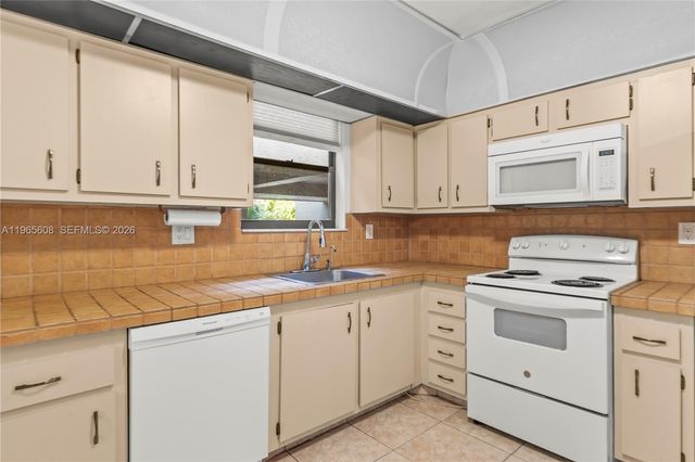 481 Ives Dairy Rd 303-4, Miami, FL 33179