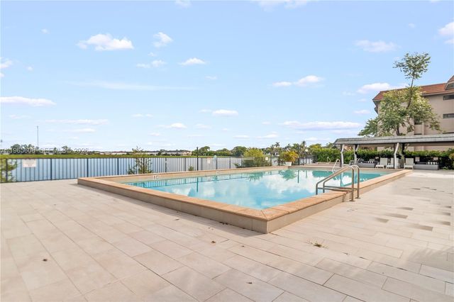 481 Ives Dairy Rd 303-4, Miami, FL 33179