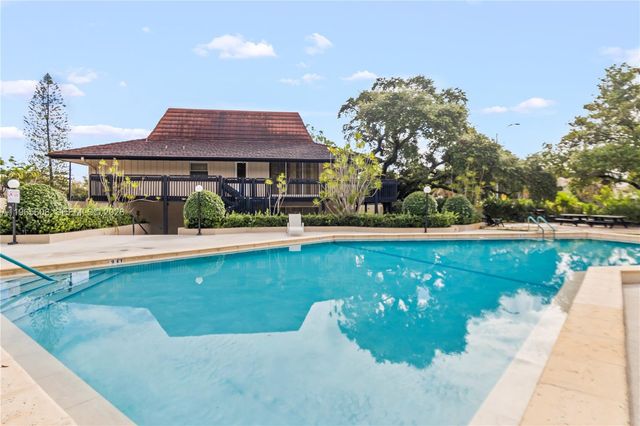 481 Ives Dairy Rd 303-4, Miami, FL 33179