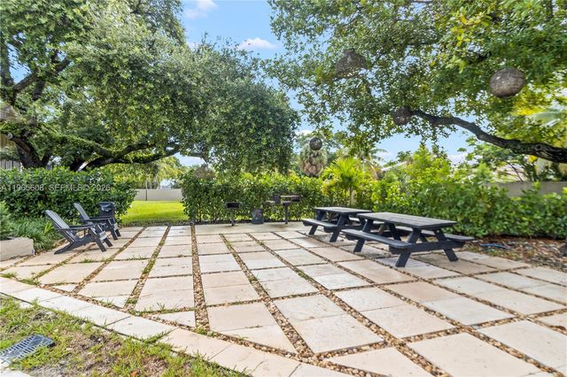 481 Ives Dairy Rd 303-4, Miami, FL 33179