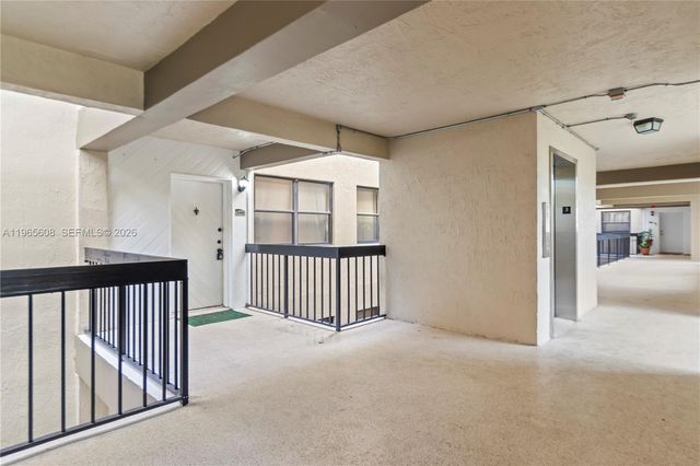 481 Ives Dairy Rd 303-4, Miami, FL 33179