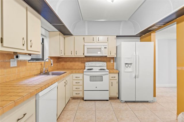 481 Ives Dairy Rd 303-4, Miami, FL 33179