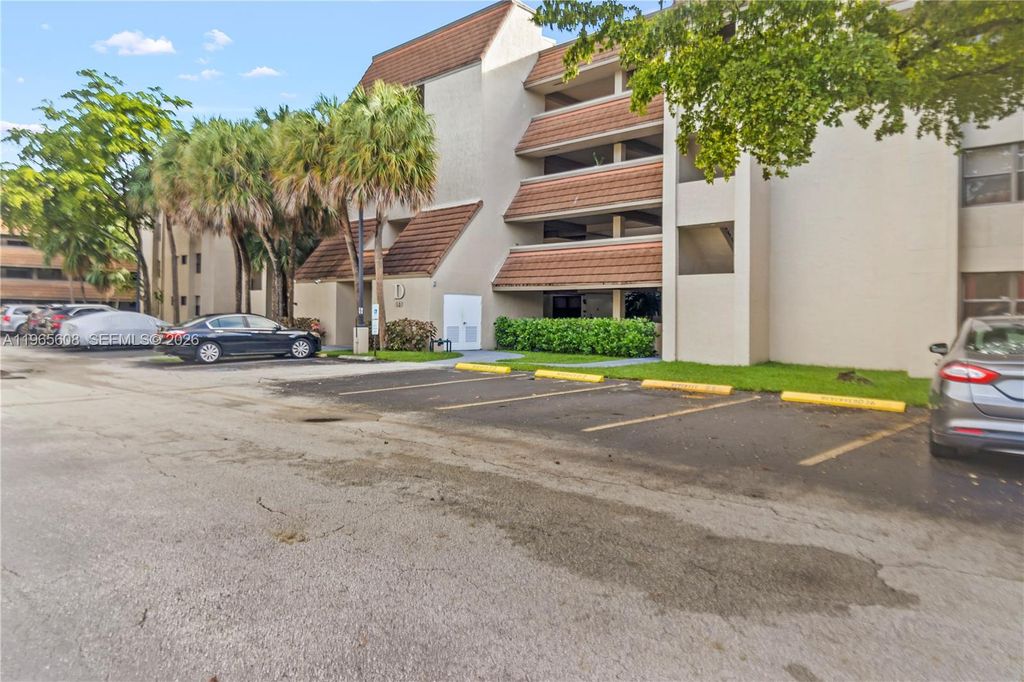 481 Ives Dairy Rd 303-4, Miami, FL 33179