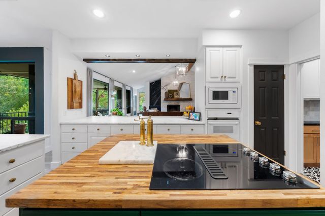 202 Top O The Lake DR, Lakeway, TX 78734
