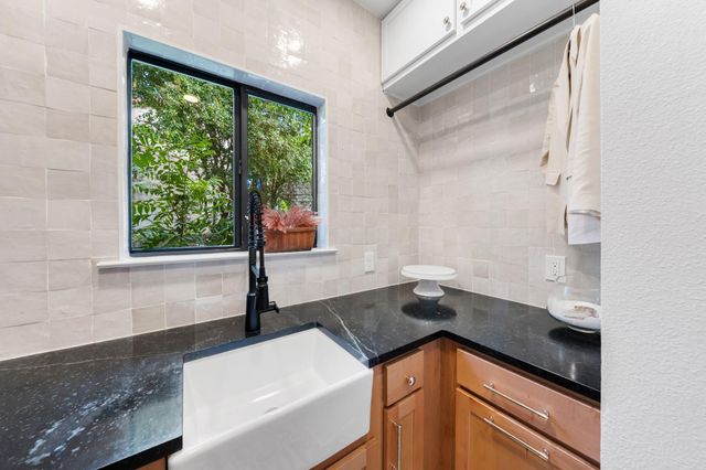 202 Top O The Lake DR, Lakeway, TX 78734