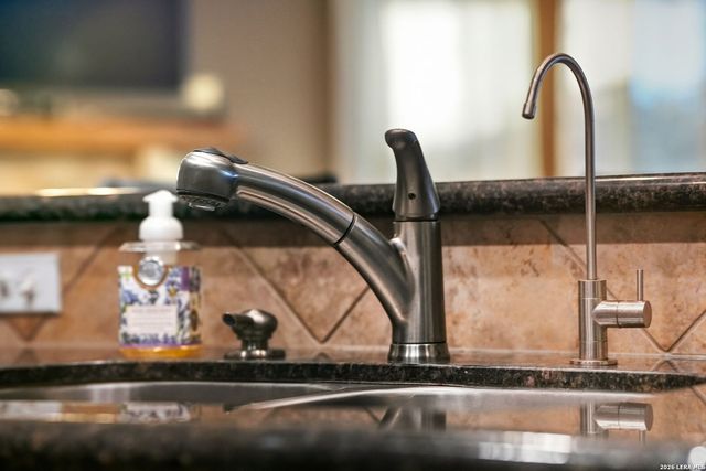 1616 Canyon Lake Dr, Canyon Lake, TX 78133