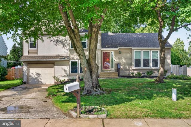 9 CAMELIA LN, Mount Laurel, NJ 08054