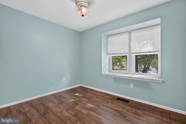 9 CAMELIA LN, Mount Laurel, NJ 08054
