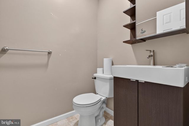 9 CAMELIA LN, Mount Laurel, NJ 08054