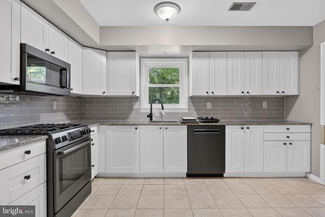 9 CAMELIA LN, Mount Laurel, NJ 08054