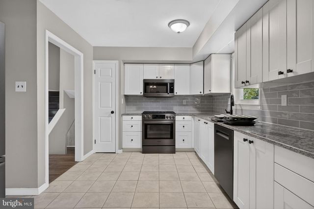 9 CAMELIA LN, Mount Laurel, NJ 08054