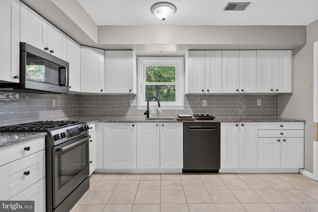 9 CAMELIA LN, MOUNT LAUREL, NJ 08054 — photo 3