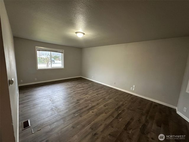 520 Butte Avenue, Pacific, WA 98047
