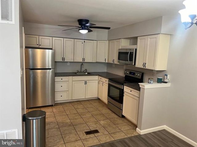 11 KENT PL, Sewell, NJ 08080