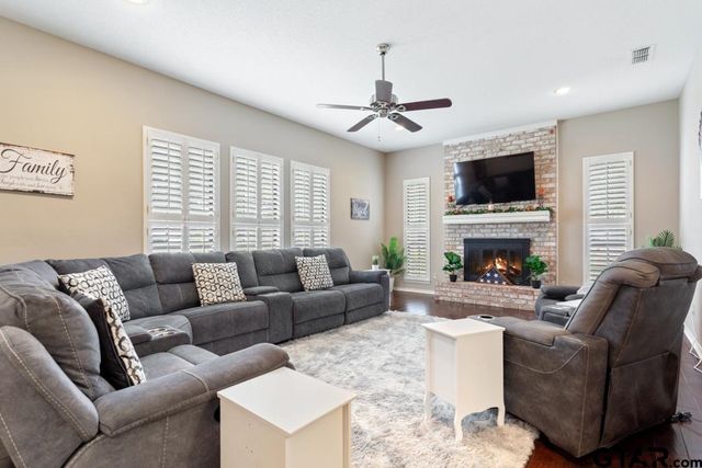 3108 Williamsburg Cir, Tyler, TX 75701