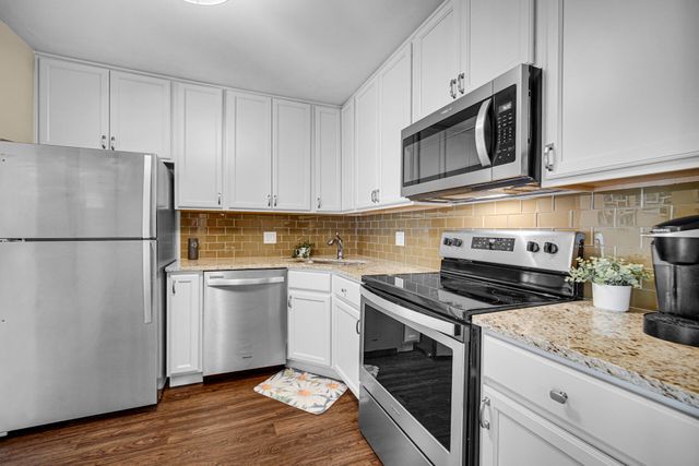 1725 Homan Drive 104, Schererville, IN 46375
