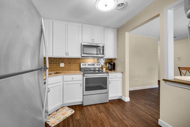 1725 Homan Drive 104, Schererville, IN 46375