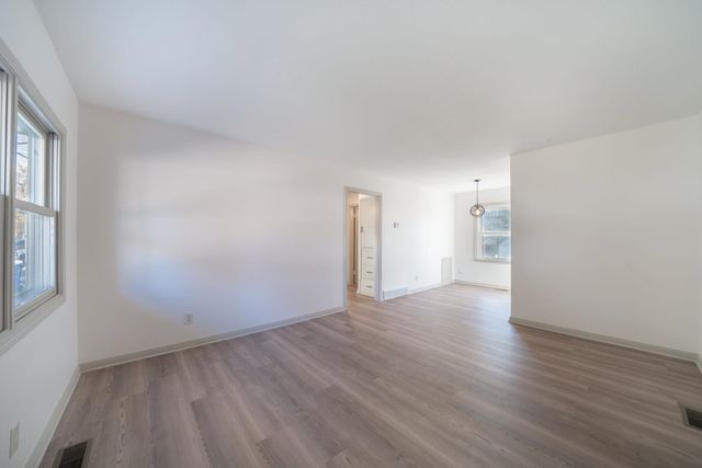 1839 S Ridgewood dr, Wichita, KS 67218