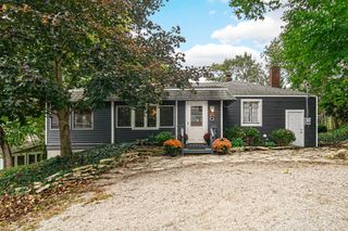 5 Cottonwood Lane, Ogden Dunes, IN 46368