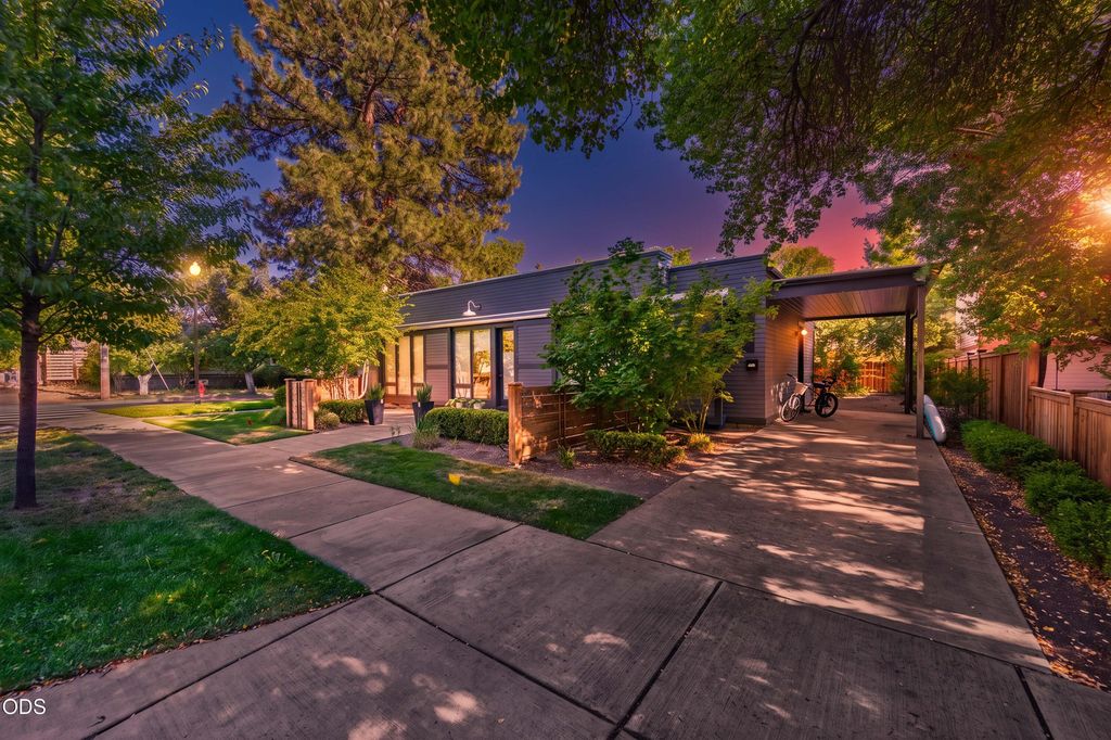 711 NW Georgia Avenue, Bend, OR 97703