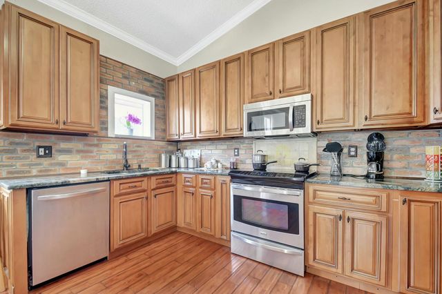 6090 Newport Village Way, Lake Worth, FL 33463