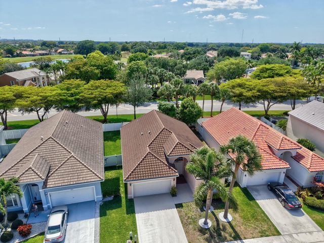 6090 Newport Village Way, Lake Worth, FL 33463