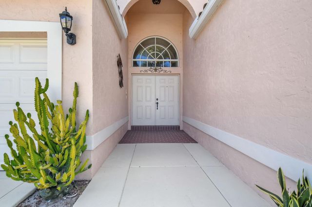 6090 Newport Village Way, Lake Worth, FL 33463
