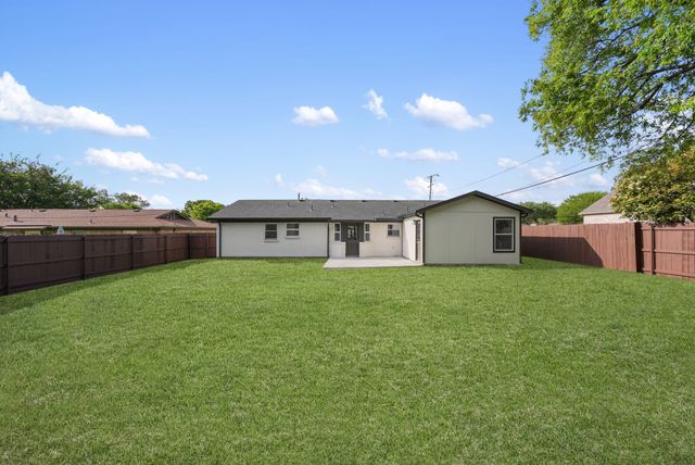 5905 Saramac Drive, Watauga, TX 76148