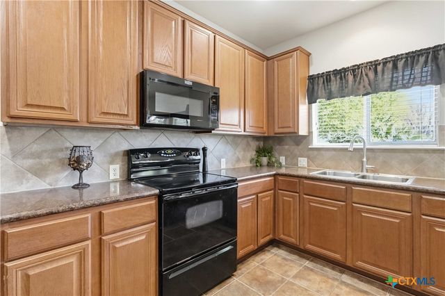 3353 Joshs Way, Marion, TX 78124