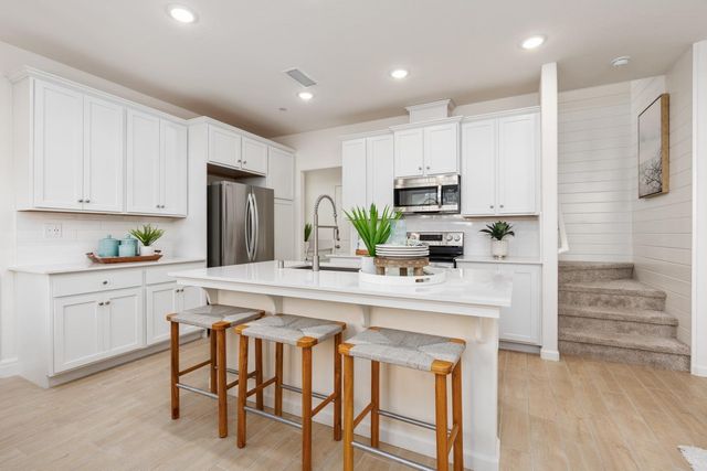 6564 E Cresthaven Drive, Fresno, CA 93727