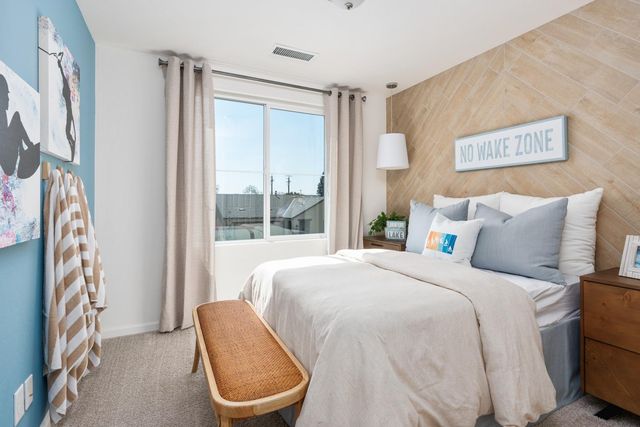 6564 E Cresthaven Drive, Fresno, CA 93727