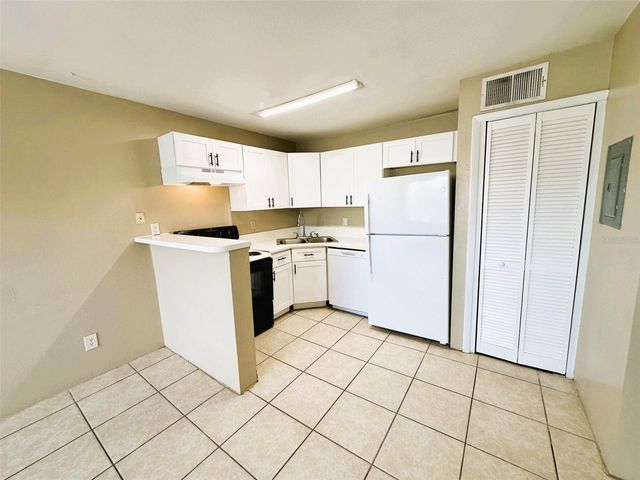 4760 WALDEN CIRCLE 5-31, Orlando, FL 32811