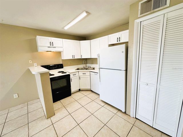 4760 WALDEN CIRCLE 5-31, Orlando, FL 32811