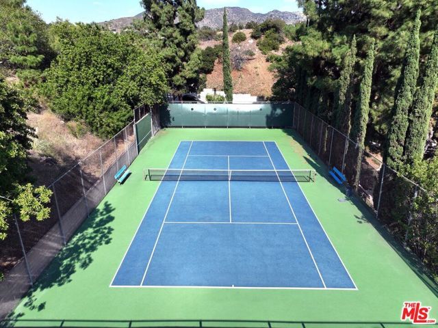 6724 Hillpark Drive 201, Los Angeles, CA 90068