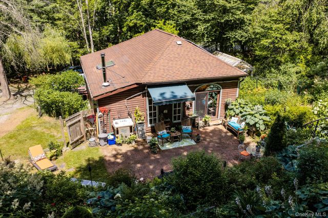 10 Church Road, Mountain Dale, NY 12763