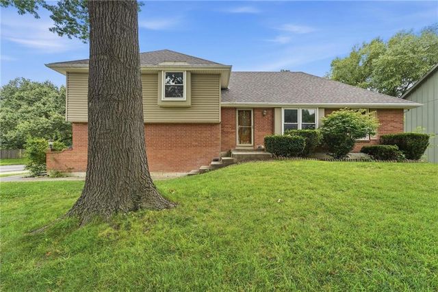 400 S NORMANDY Drive, Olathe, KS 66061