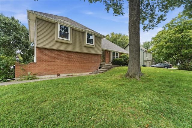 400 S NORMANDY Drive, Olathe, KS 66061