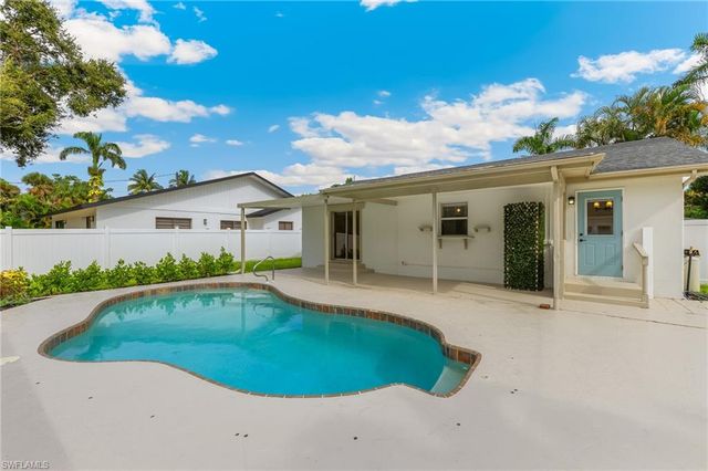 1342 Alhambra DR, Fort Myers, FL 33901