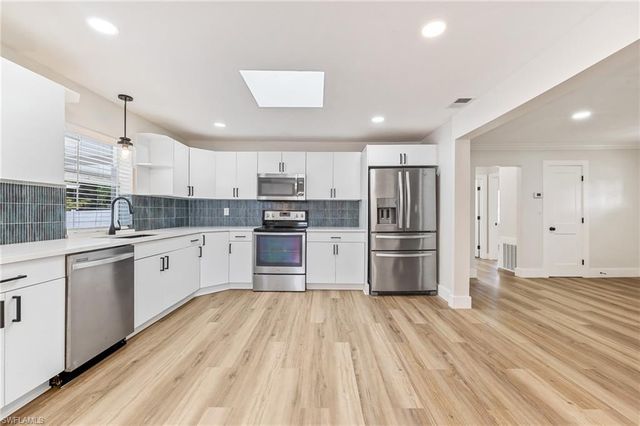 1342 Alhambra DR, Fort Myers, FL 33901