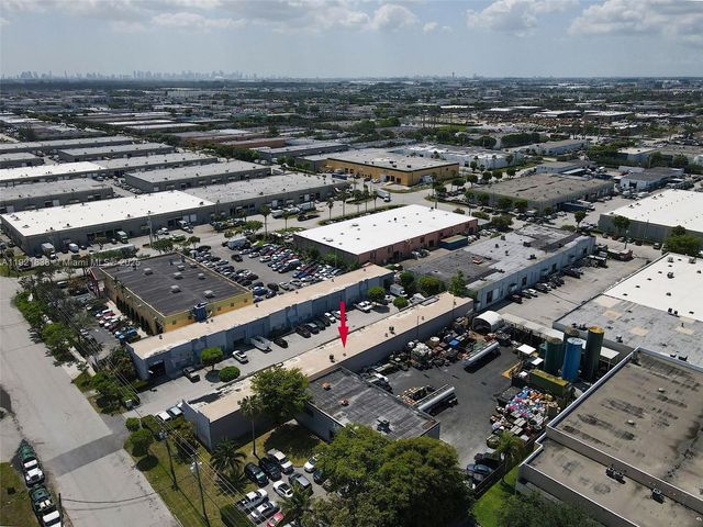 8450 NW 68 ST, Doral, FL 33166