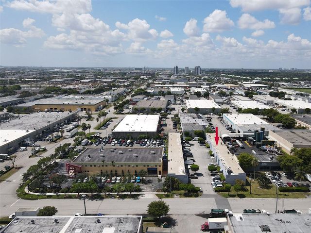 8450 NW 68 ST, Doral, FL 33166