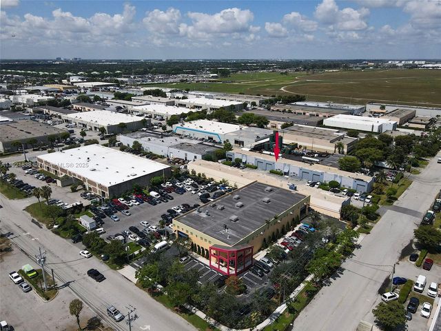 8450 NW 68 ST, Doral, FL 33166