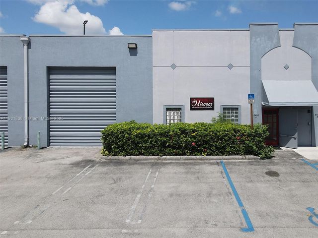 8450 NW 68 ST, Doral, FL 33166