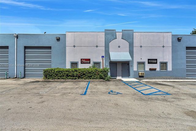 8450 NW 68 ST, Doral, FL 33166